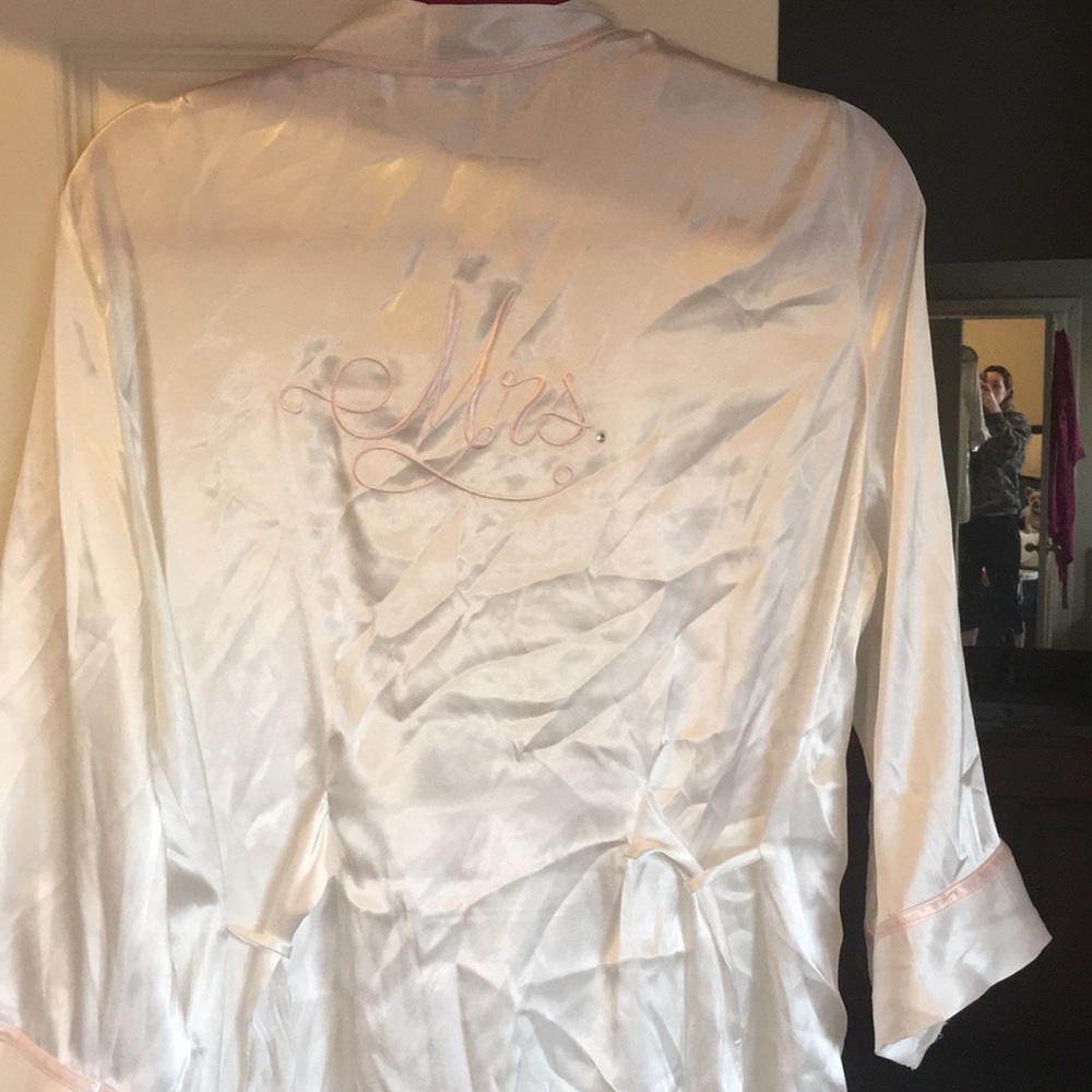 Perfect BRIDAL ROBE for morning of wedding!!!